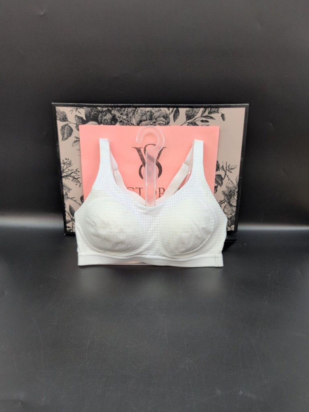 Victoria Secret VSX Lightweight Racerback Pull On Mesh Sports Bra 32C VS White